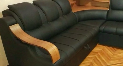 Перетяжка кожаного дивана. Крылатское